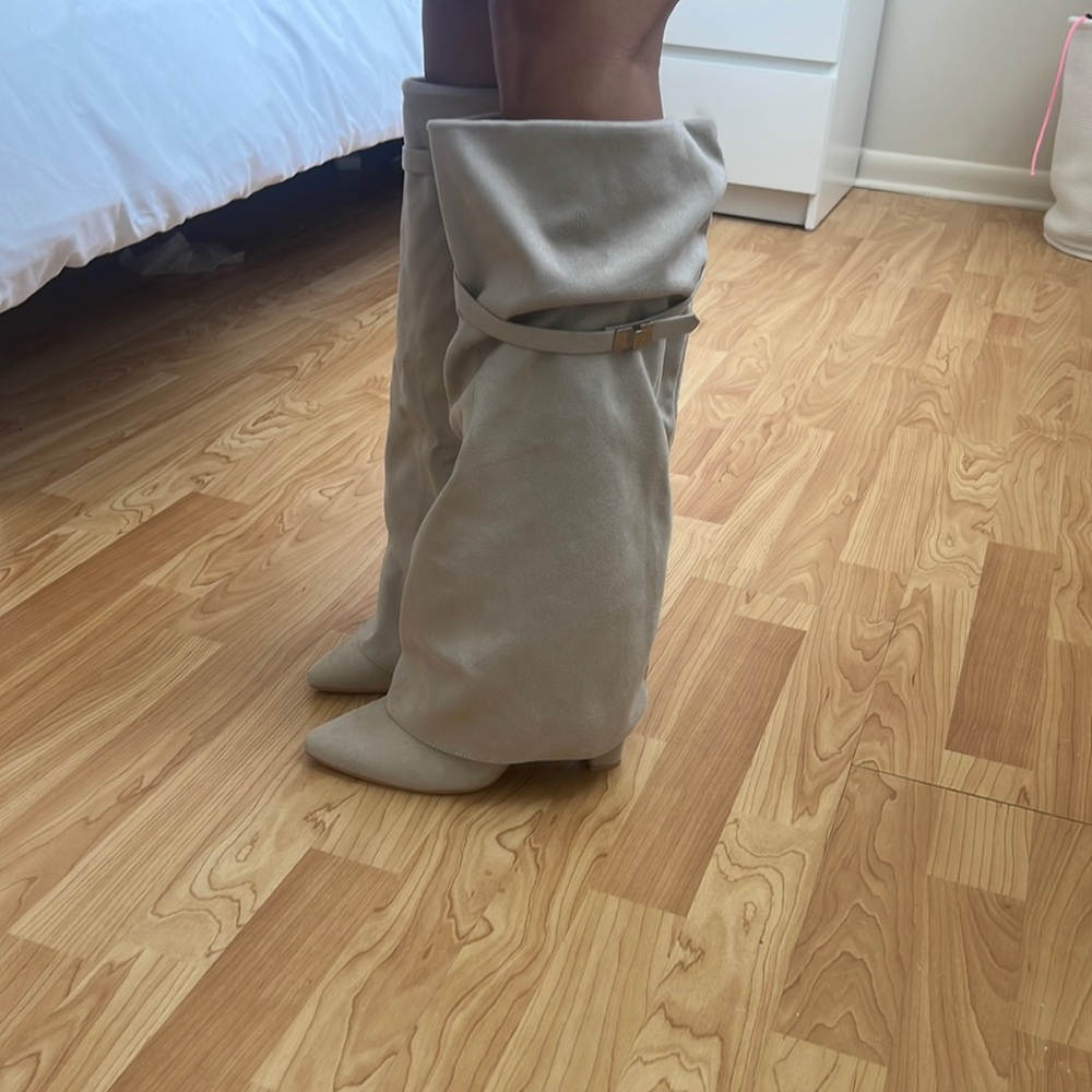 PrettyLittleThing Slouchy overlay suede boots